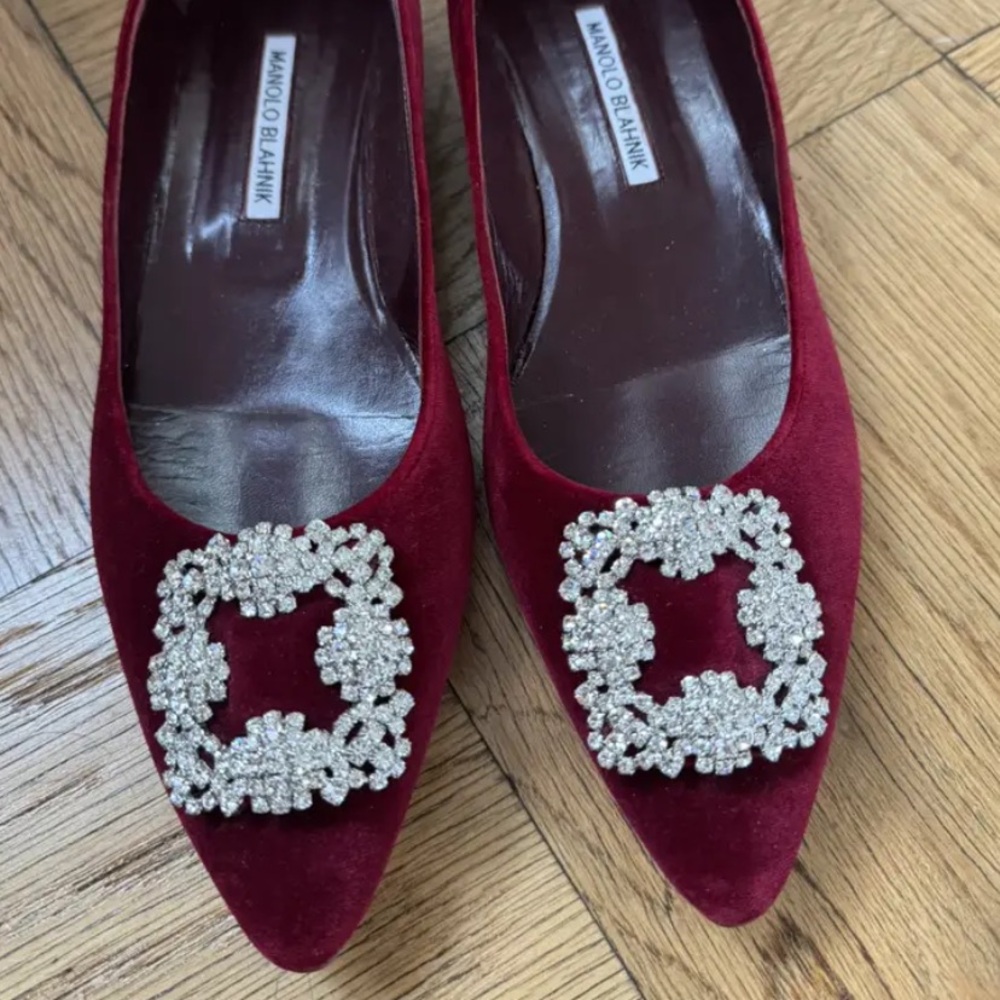 Manolo Blahnik Hangisi Burgundy Velvet Flats - Picture 2 of 7